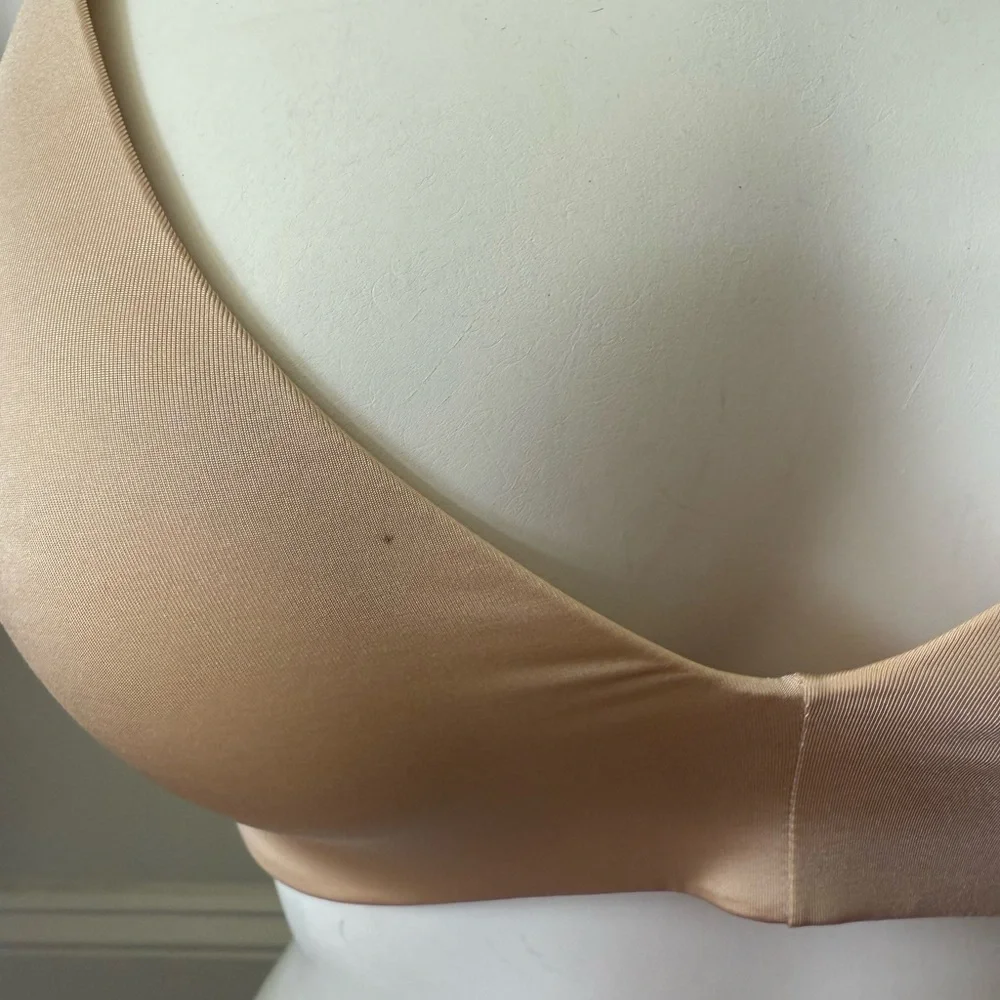 SKIMS WIRELESS FORM T-SHIRT BRA STYLE: BR-WRL-1889 COLOR: SAND SIZE: 32C